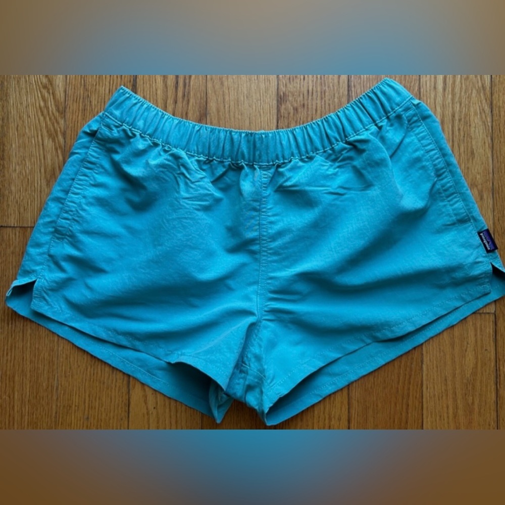 Patagonia Women's 2.5" Barely Baggies Multifunction Shorts Aqua Pockets Medium